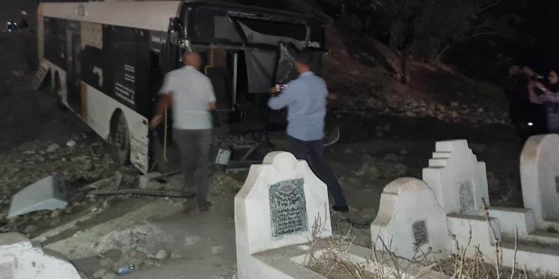 Diapo/ Fès-Transport urbain : Un bus finit sa course au cimetière Bab El Guissa causant 57 blessés