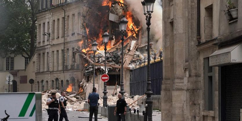 Effondrement d'un immeuble à Paris: le bilan s'alourdit 