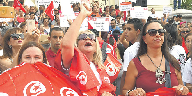 Tunisie: désistement des candidats à la présidentielle 