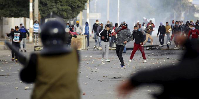 Nouveaux heurts en Tunisie après l&#039;acte de &quot;désespoir&quot; d&#039;un journaliste 