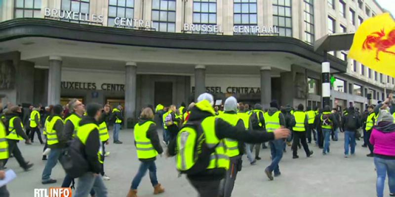 Les gilets jaunes manifestent à Bruxelles	