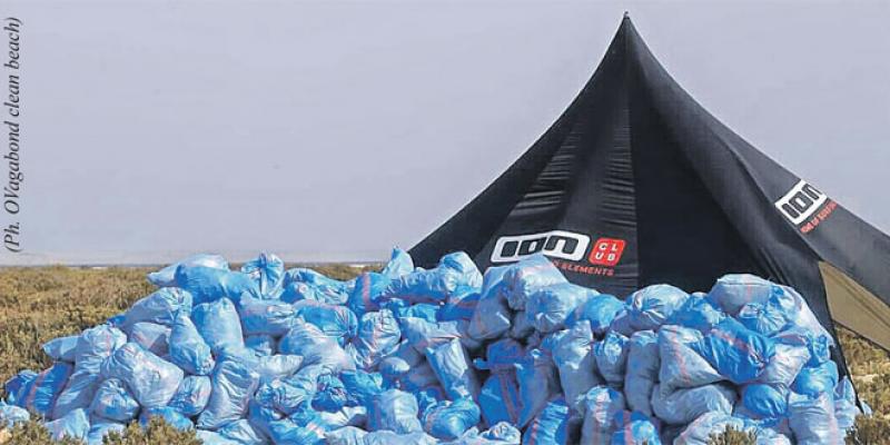 Dakhla: Les déchets en plastique envahissent le littoral
