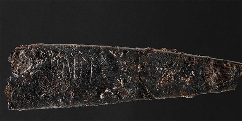 La 1re trace d'écriture au Danemark retrouvée sur un couteau