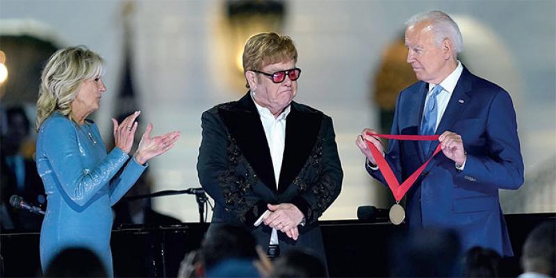 Adulé par Trump, Elton John fêté par Biden 