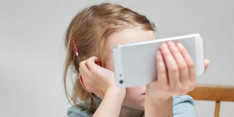Enquête L’Economiste-Sunergia: Les enfants de plus en plus accros aux smartphones?