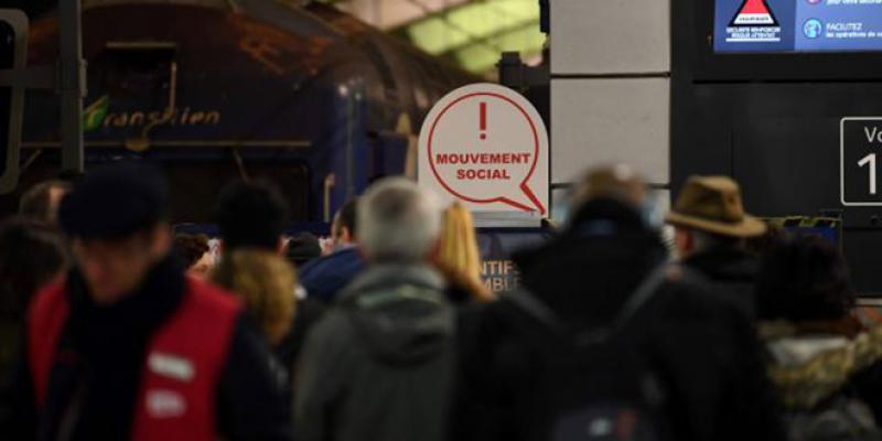 Grèves à Paris: transports ferroviaires fortement perturbés, impact limité sur les aéroports