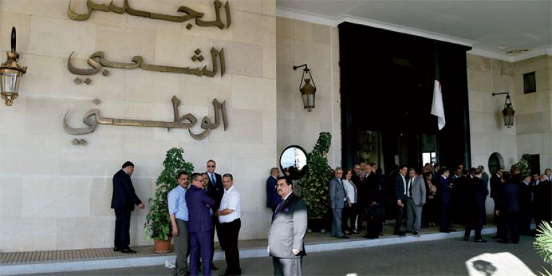 Blocage institutionnel à Alger