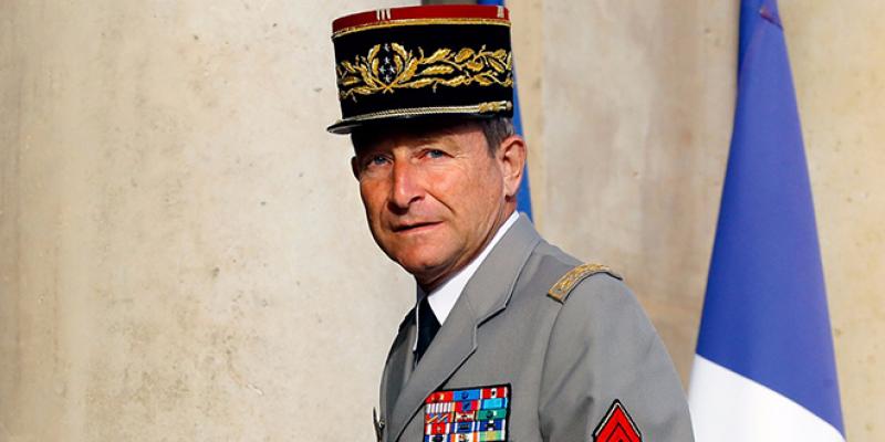 France : Le chef des armées jette l’éponge