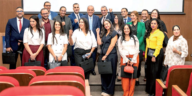 L’ISCAE est activement engagé dans les formations certifiantes. Le groupe a récemment lancé la première cohorte du programme Passerelles, co-construit avec la BMCI Groupe BNP Paribas, en présence de Karim Belhassan, membre du directoire (au centre) (Ph. ISCAE)